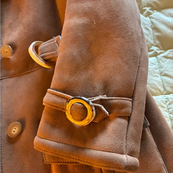 Woman’s Tan Shearling Coat - Picture 12 of 16